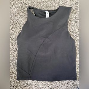 NWT Ribbed Lulemon Yoga tank top with built in bra. Size 4, color black